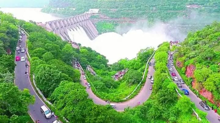 పోటెత్తుతున్న కృష్ణమ్మ- శ్రీశైలం డ్యామ్ కు వరద ప్రవాహం, గేట్లు ఎత్తివేత!