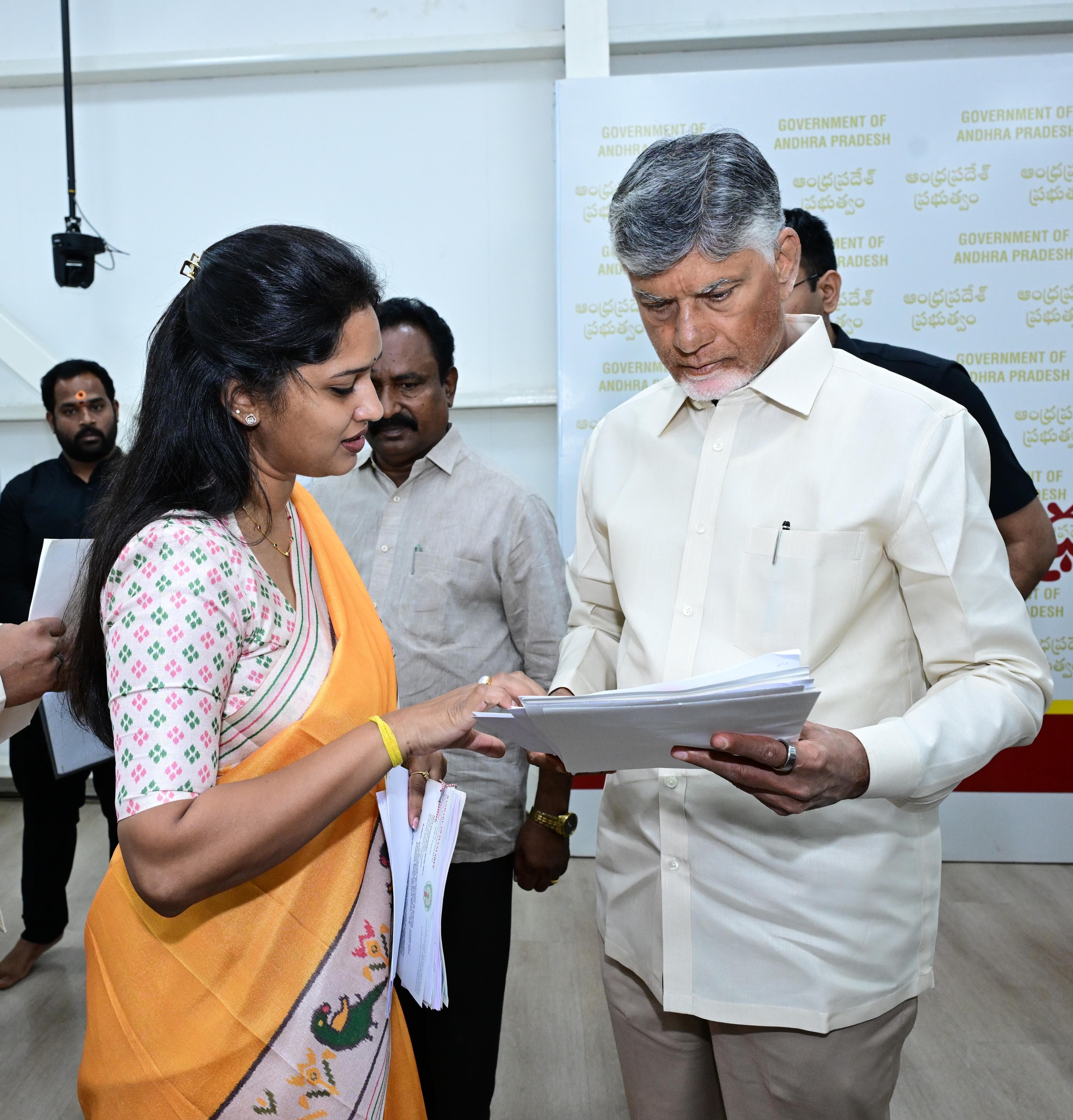 శింగనమల అభివృద్ధిపై సీఎం చంద్రబాబుకు ఎమ్మెల్యే వినతి